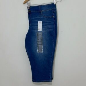1822 Denim Women’s Plus Size 24W Stretch Super Soft Capri Jeans NWT Comfort Fit